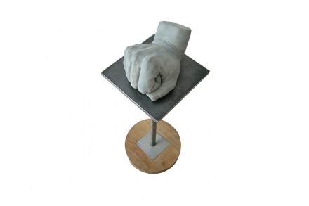 Ceci-n'est-pas-une-chaise--by-Radu-Cioca