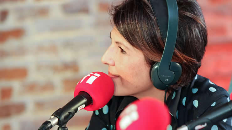 Mihaela Dedeoglu, realizator RFI România (sursă foto http://www.rfi.ro/emisiuni/zebra )