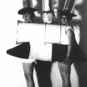 Party cu măști și costume