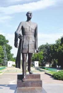 Statue of the general Charles de Gaulle, unveiled in 2006, located approximatively on the same place with the former statue of Stalin